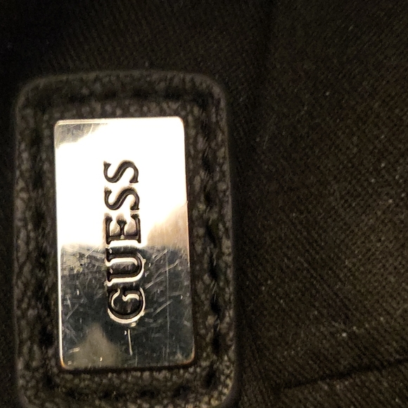 Black guess purse with silver accent - Picture 5 of 6